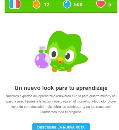 Correo de Duolingo que anuncia una nueva ruta de aprendizaje con su búho verde y un matraz
