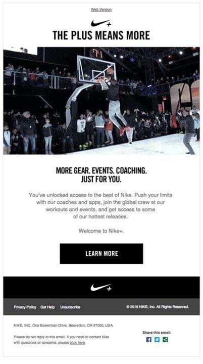 Correo promocional de Nike con el lema The Plus Means More sobre una pista de baloncesto
